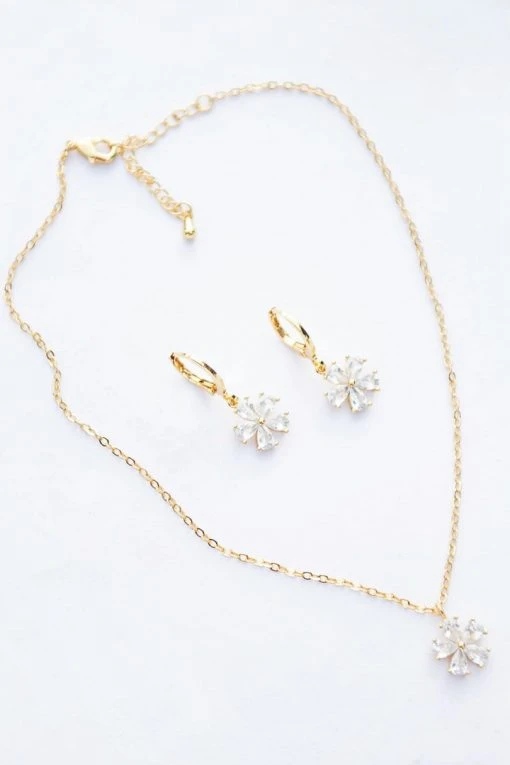 TRISH SCULLY GIRLS FLOWER NECKLACE & EARRING SET