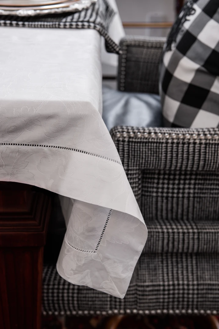 TRISH SCULLY HOME MILANO WHITE JACQUARD TABLECLOTH 128"X56" RECTANGLE 4 TRISH SCULLY HOME MILANO WHITE JACQUARD TABLECLOTH 128"X56" RECTANGLE